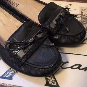 Alex Marie black loafer w/bow & tassels